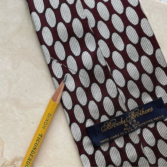 Brooks Brothers Geometric Pattern Silk Men’s Tie - Picture 4 of 9